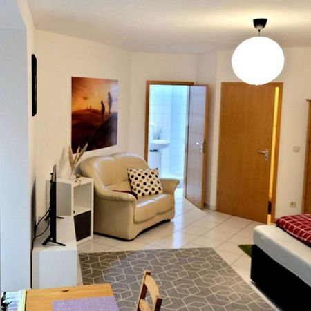 Wohlfuehl-Ferienwohnung Mit Tiefgarage Im Gruenen 오버호프 외부 사진